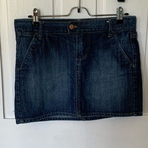 Old Navy women’s low rise Jean miniskirt Size 2